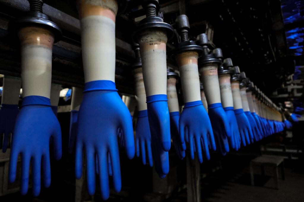 avecena-gloves-production-line